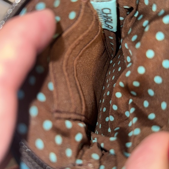 Chapa over the body bag. Also has a strap to adjust smaller bag. 8x5 - Picture 4 of 5